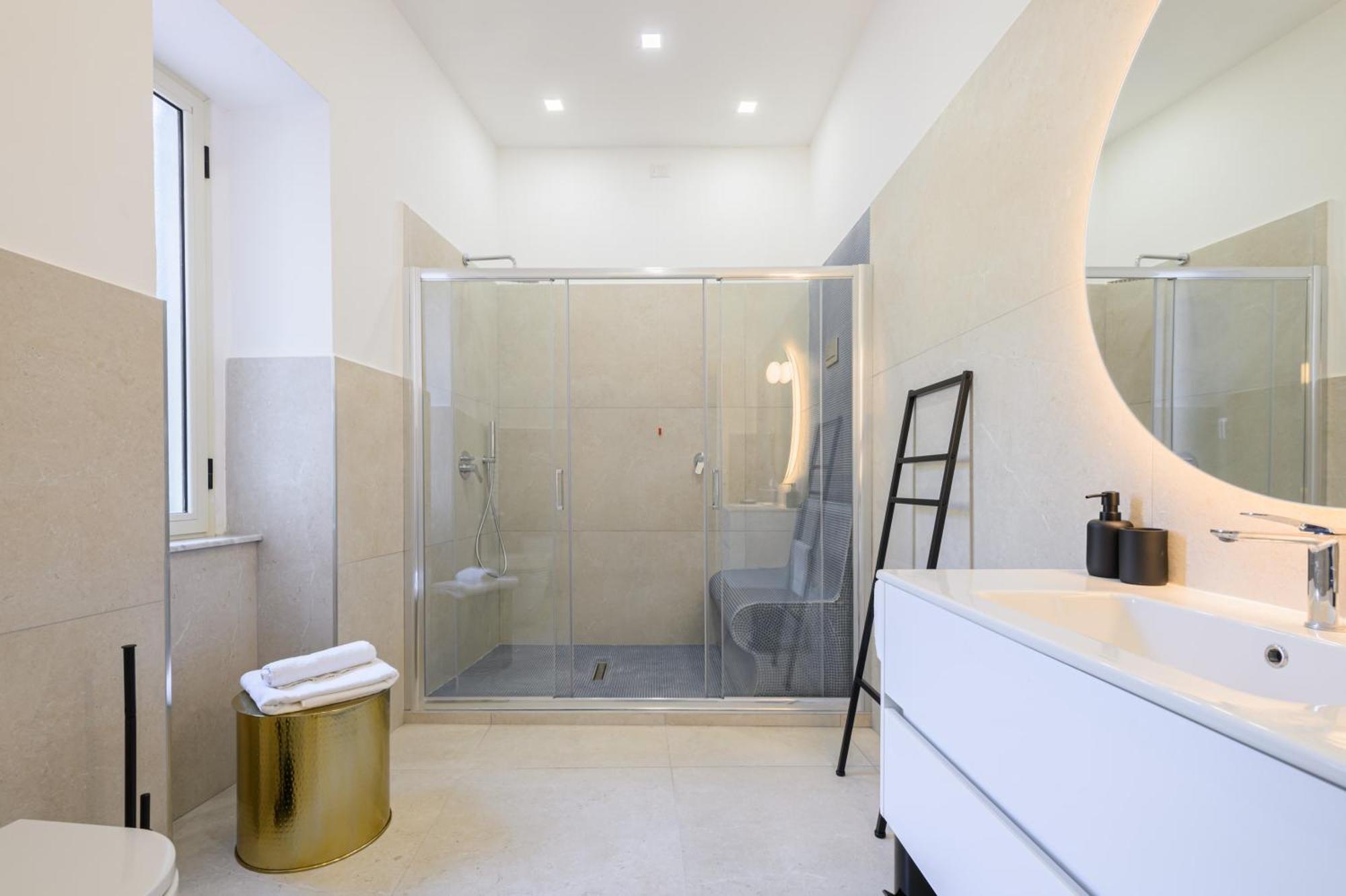 Into Mann Hotel Наполи Екстериор снимка