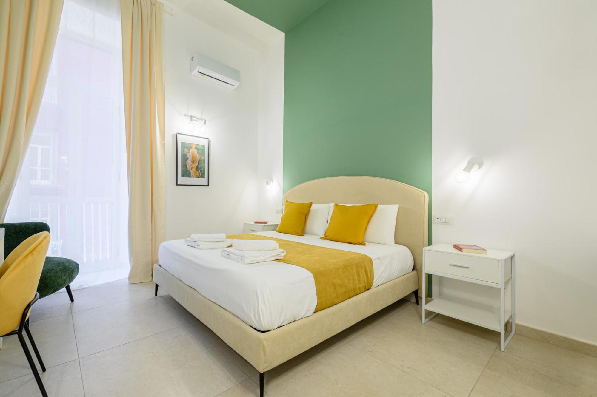 Into Mann Hotel Наполи Екстериор снимка