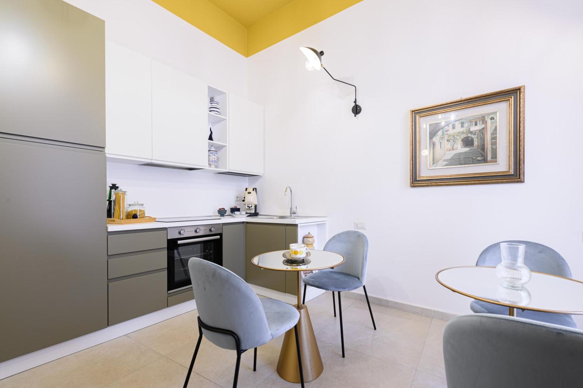 Into Mann Hotel Наполи Екстериор снимка