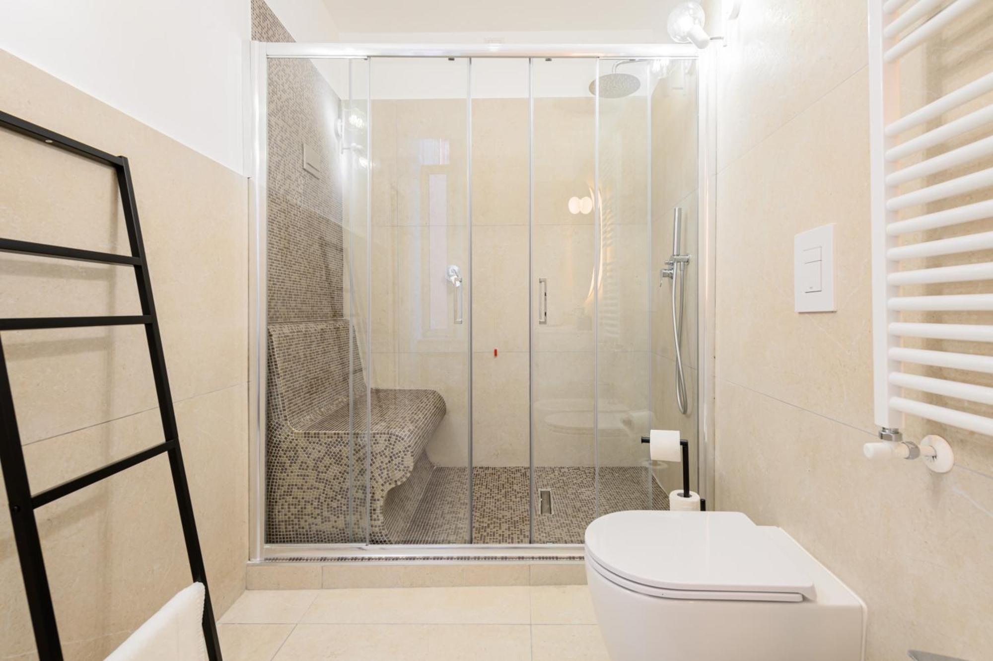 Into Mann Hotel Наполи Екстериор снимка