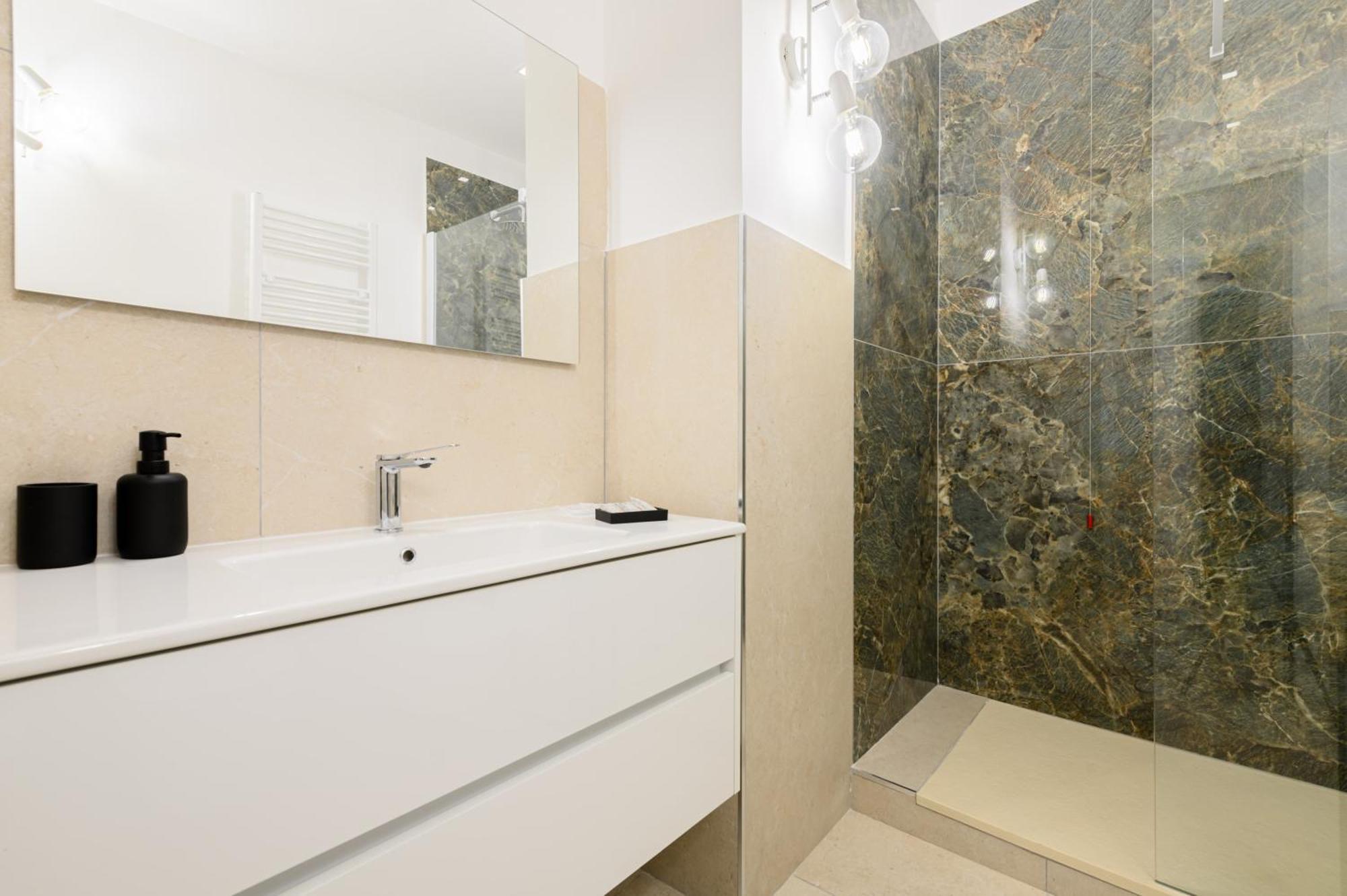 Into Mann Hotel Наполи Екстериор снимка